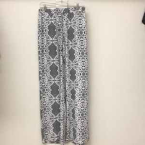 Black and white flow pants